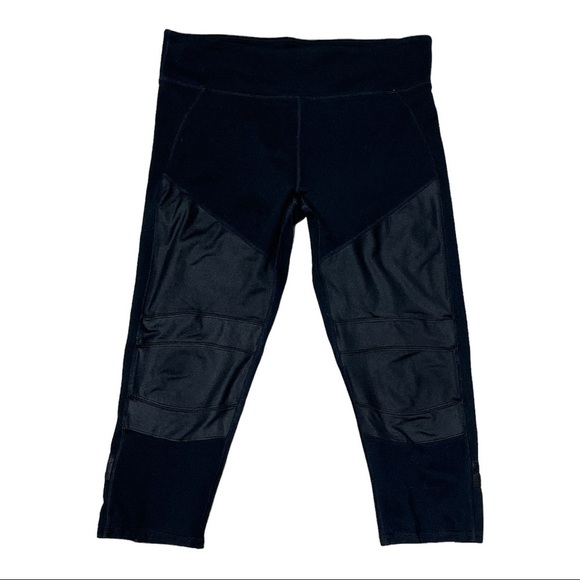 Fabletics Black Cropped Leggings Size L - Picture 1 of 8